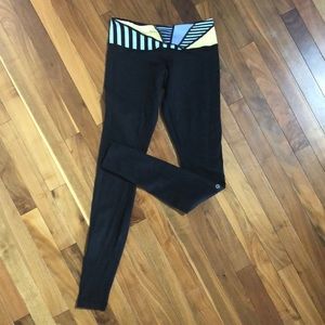 Beautiful reversible long Lululemon gym leggings. 2 for 1 look